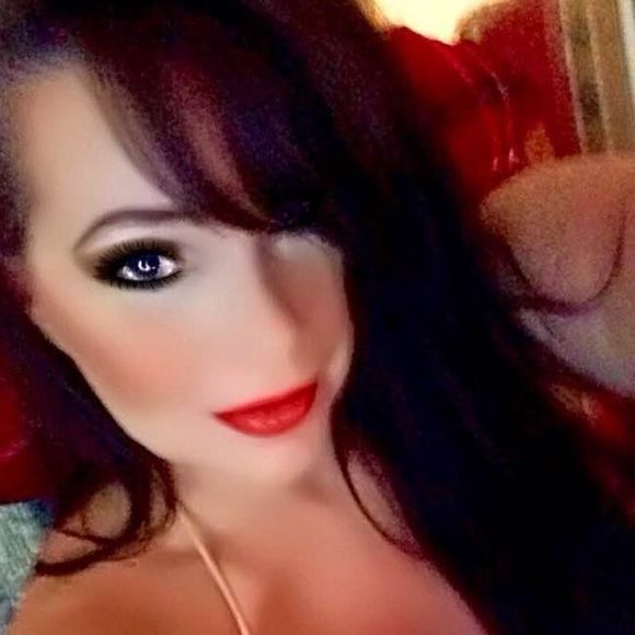 Meet your Posher, Kelley - Picture 1 of 3